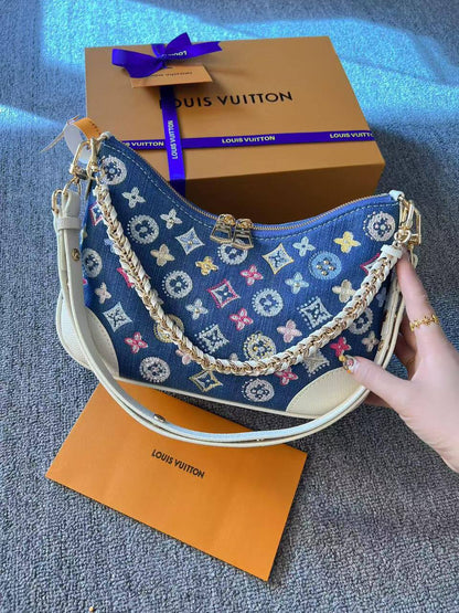 LV Master 
350 dhs🪙🖤
#26cm💕
Premium quality all imbroidery not printed💕with small BEADS📿📿📿🧮

Zain228
♥️♥️♥️
