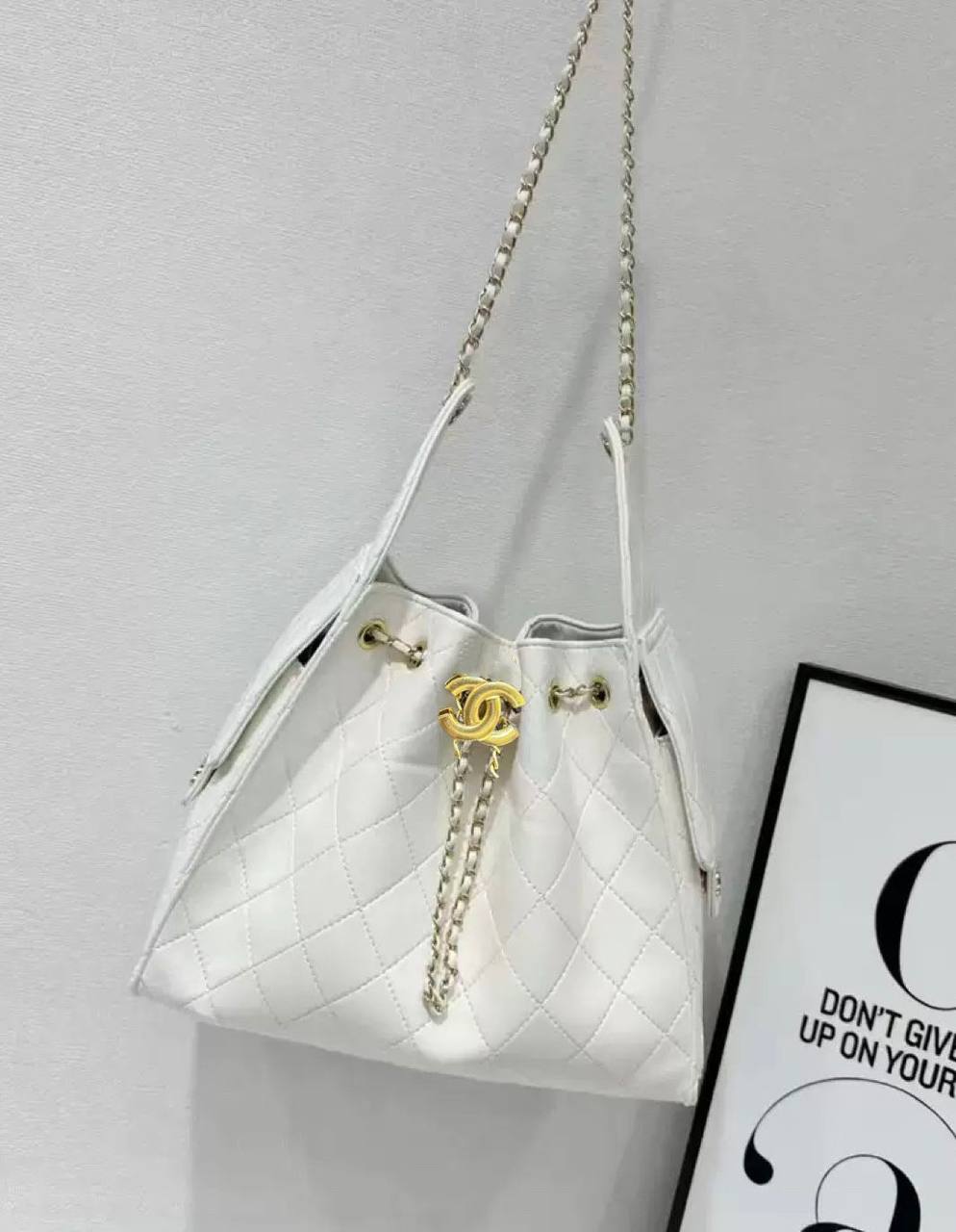 CHANEL 
GOOD QUALITY 
120 dhs✅
28cm

Zain39
♥️♥️♥️