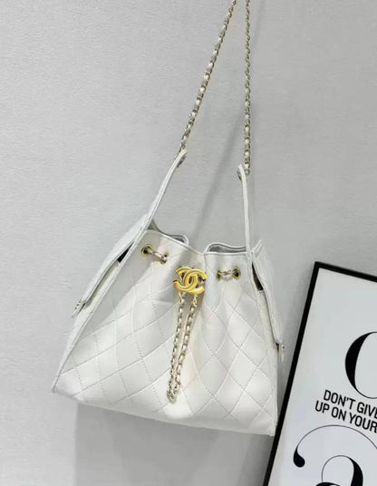 CHANEL 
GOOD QUALITY 
120 dhs✅
28cm

Zain39
♥️♥️♥️