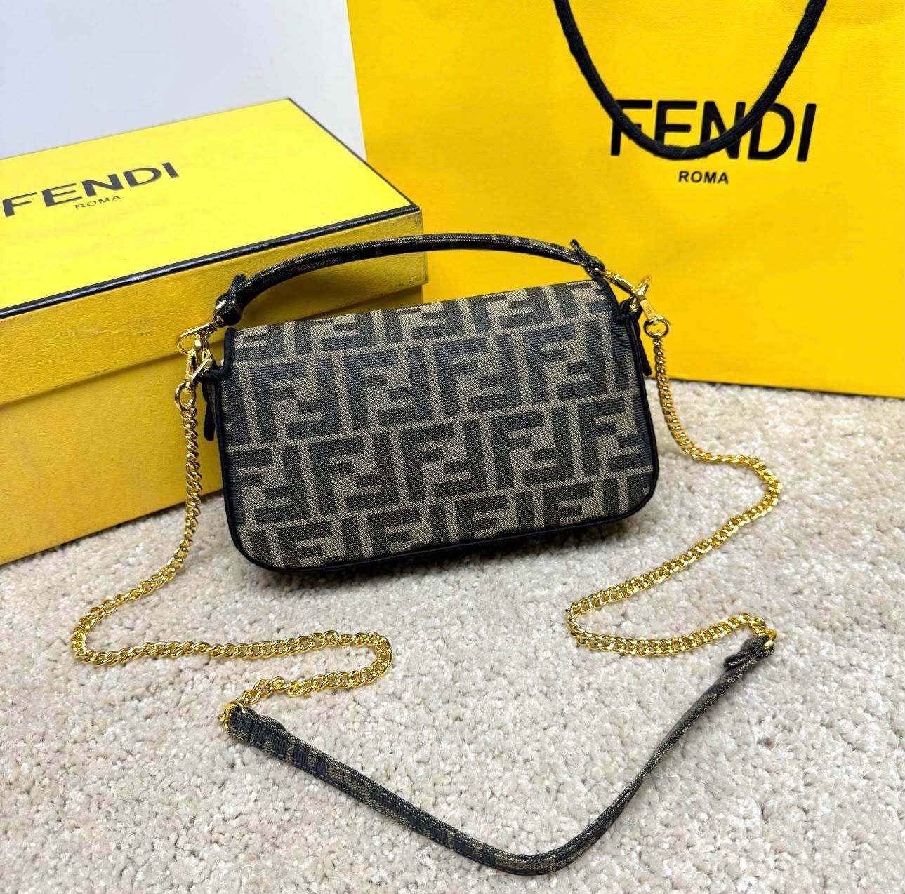 FENDI 
MASTER QUALITY
 WITH BOX 
240 dhs✅

Zain295
♥️♥️♥️