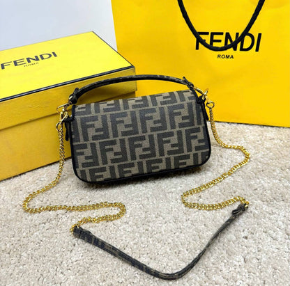 FENDI 
MASTER QUALITY
 WITH BOX 
240 dhs✅

Zain295
♥️♥️♥️