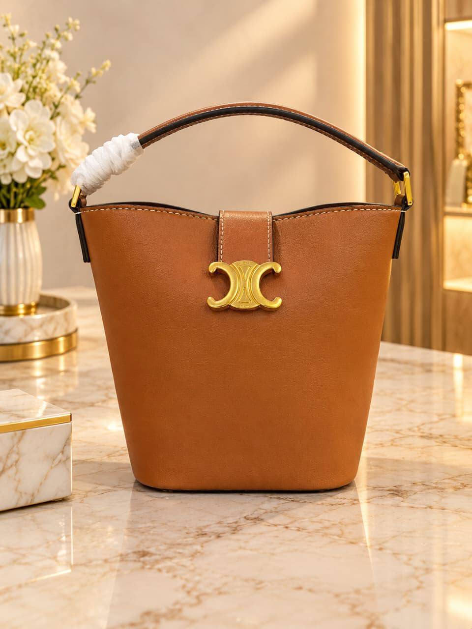 Celine Bag 

16Cm 
Good Quality 
230 dhs🇦🇪🇦🇪

Zain131
♥️♥️♥️