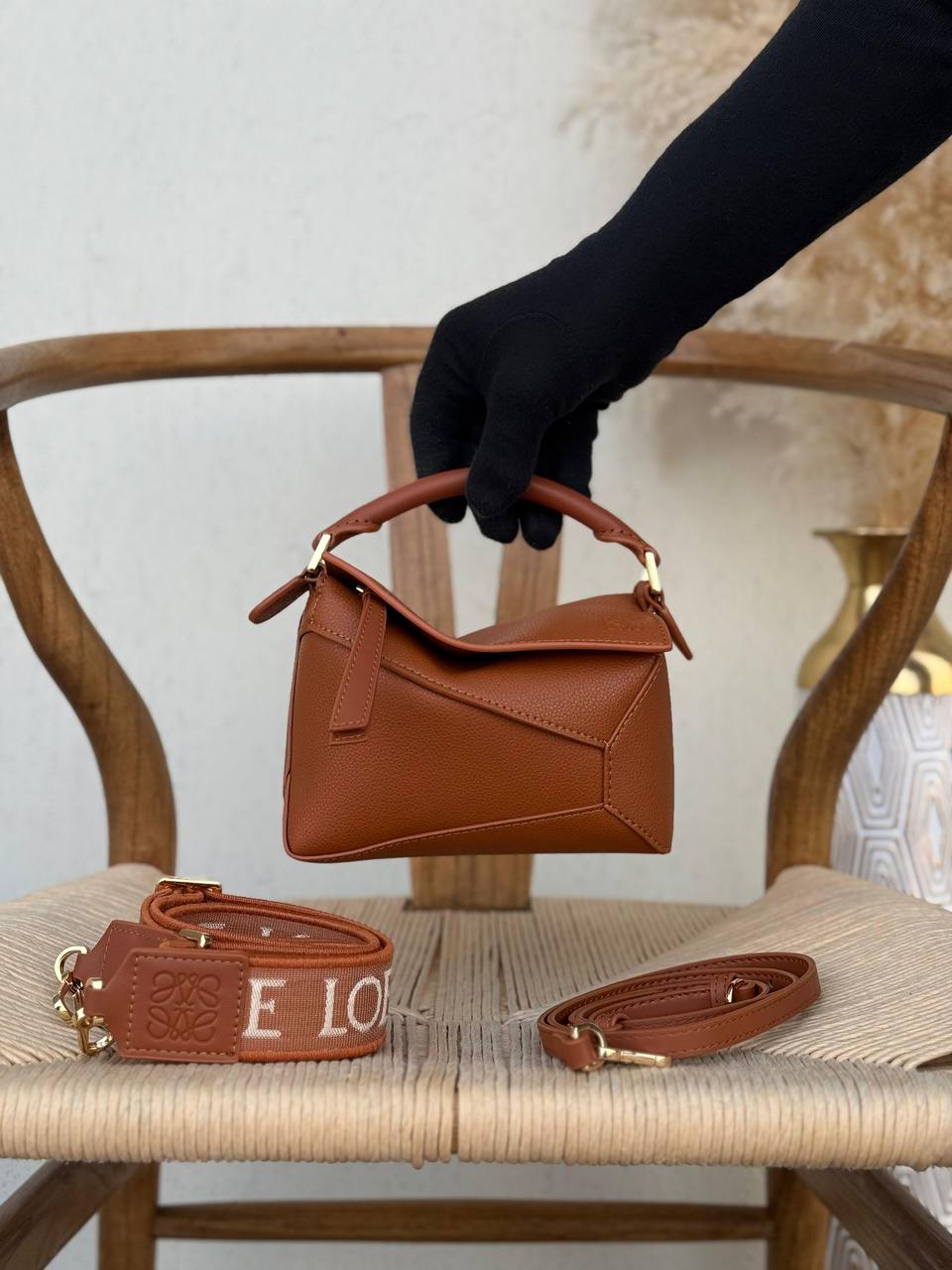 LOEWE
18cm
340 dhs💓
Top quality 
With box🎁

Zain167
♥️♥️♥️