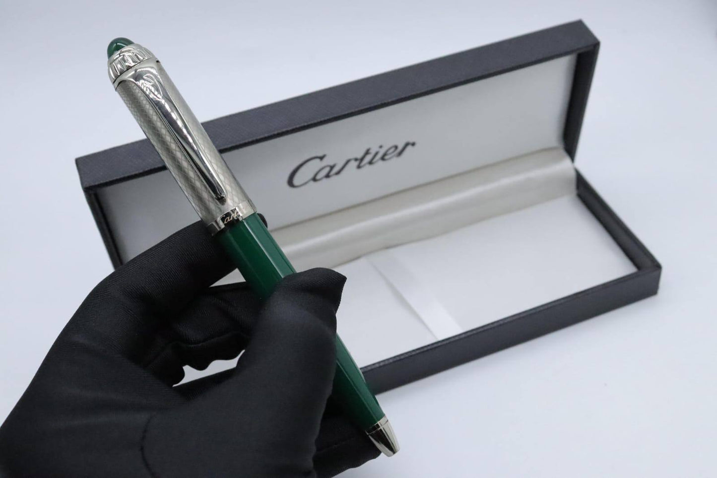 Cartier Pen

 60 dhs❣️ 

With Box
🎁🎁🎁

Zain33
♥️♥️♥️