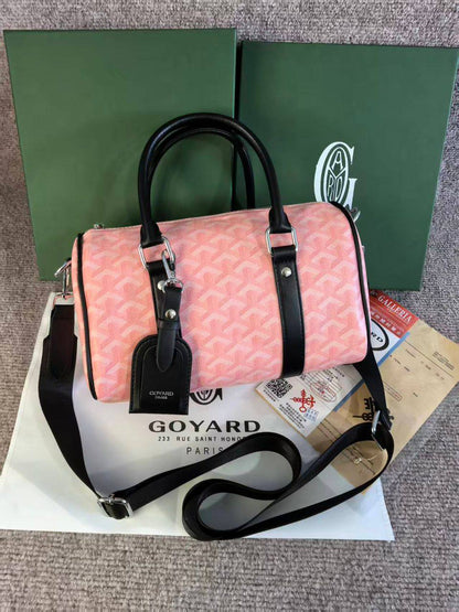 Goyard
Men's bag
110 dhs💓
with box
size 26×14×15cm

Zain42
♥️♥️♥️