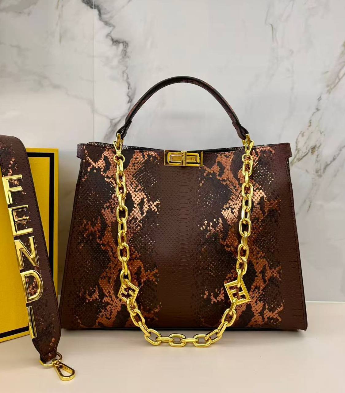 FENDI COPY ONE

 NEW CAME 

WITH BOX 
🎁🎁🎁

180 dhs🪙🌨️

Zain39
♥️♥️♥️
