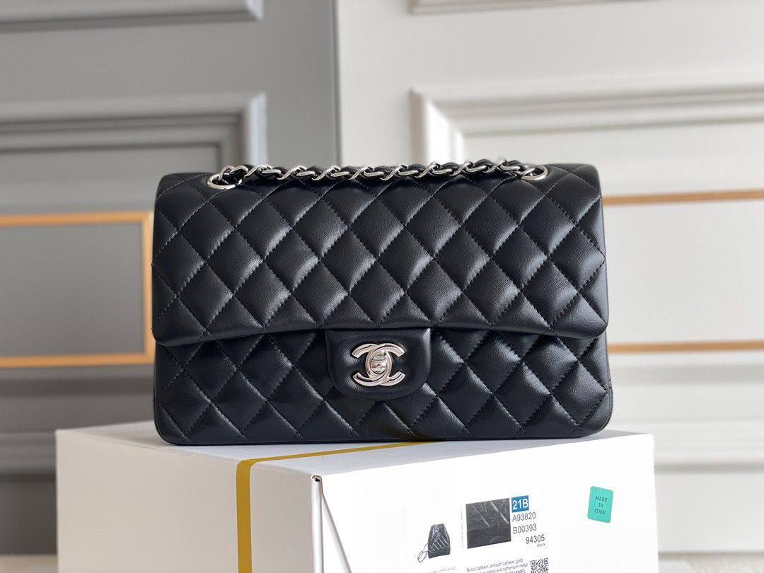 Chanel
25cm 

with box 
🎁🎁🎁

95 dhs🪙🌨️

Zain219
♥️♥️♥️
