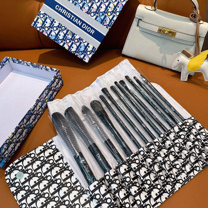 Makeup Brush
70 dhs🌺

Zain216
♥️♥️♥️