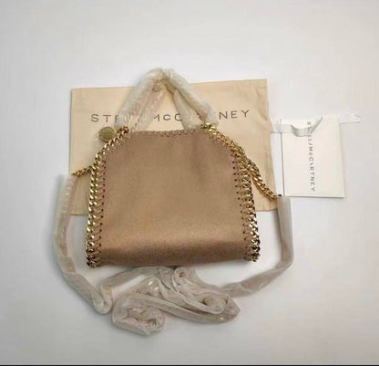Stella McCartney
110 dhs🇦🇪🇦🇪
size 19×19×3cm
With box

Zain42
♥️♥️♥️