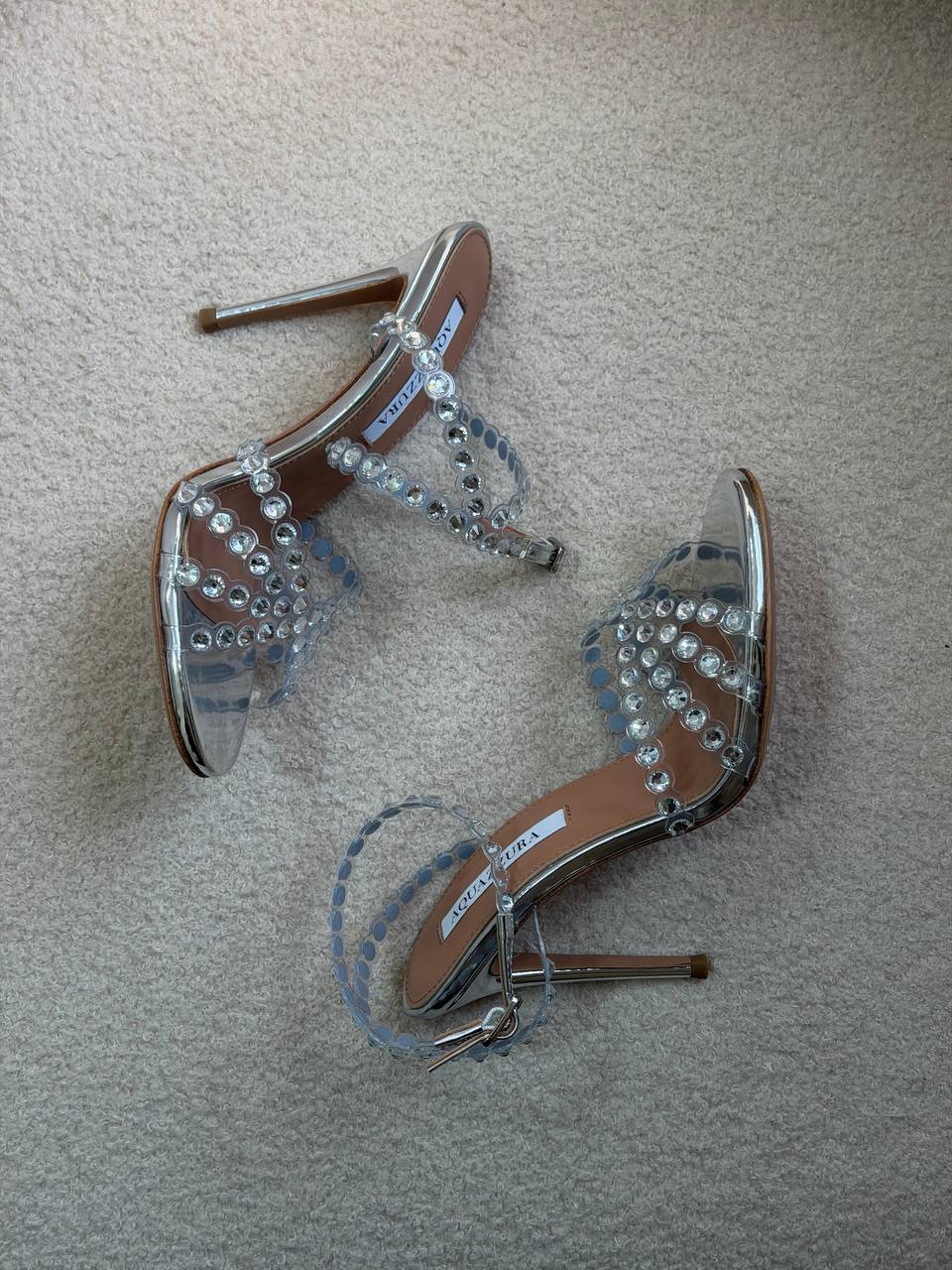 Aquazzura
𝑨𝑨𝑨 𝑸𝑼𝑨𝑳𝑰𝑻𝒀
𝑺𝑰𝒁𝑬 {36 𝒕𝒐 42}
𝑯𝑬𝑬𝑳 10.5 𝑪𝑴
470 dhs✅

Zain81
♥️♥️♥️