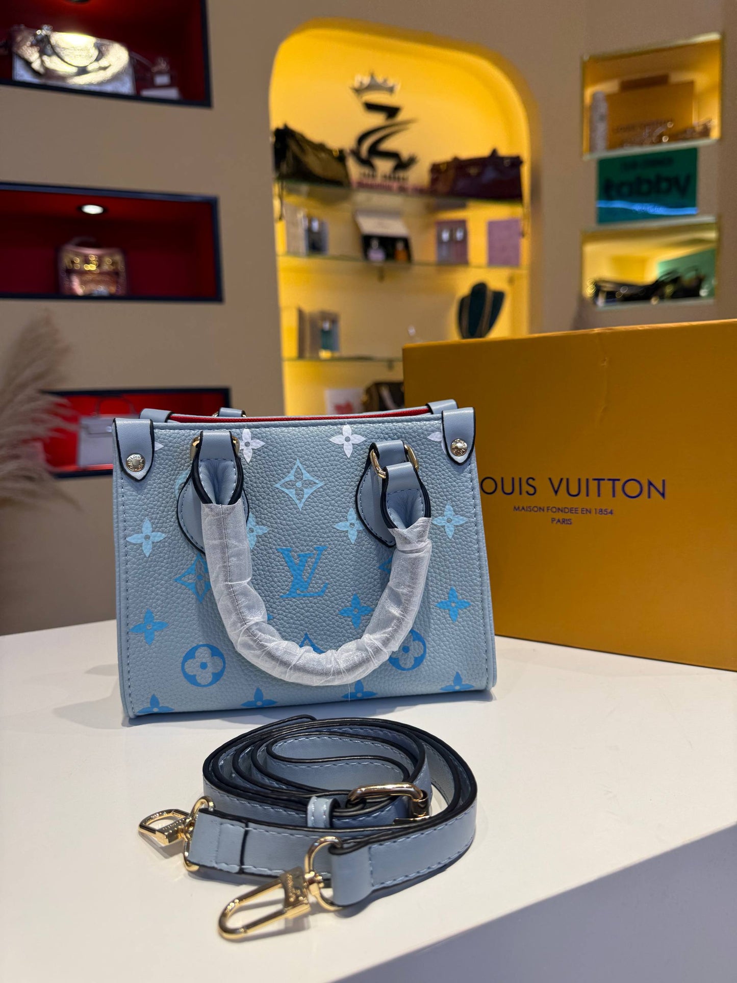 Lv

110 dhs
With box

Zain290
اطلبوها من الوتس المثبت في الأعلى👆🏻👆🏻

تواصلو معنا 👈🏻 Zain 
For order WhatsApp pinned 👆🏻

♥️♥️♥️