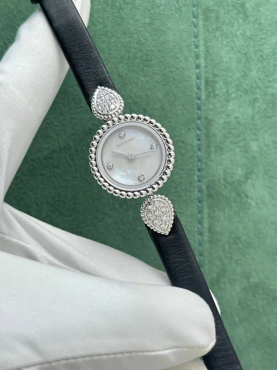 Boucheron watch 
for ladies good quality 
260 dhs👑

Zain59
♥️♥️♥️