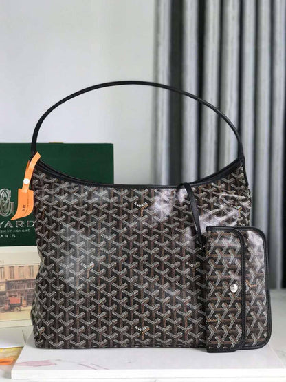 Goyard🙋🏻‍♀️💕
Master🌺🌺
34cm🫶🏼🫶🏼 
240 dhs💓

Zain297
♥️♥️♥️