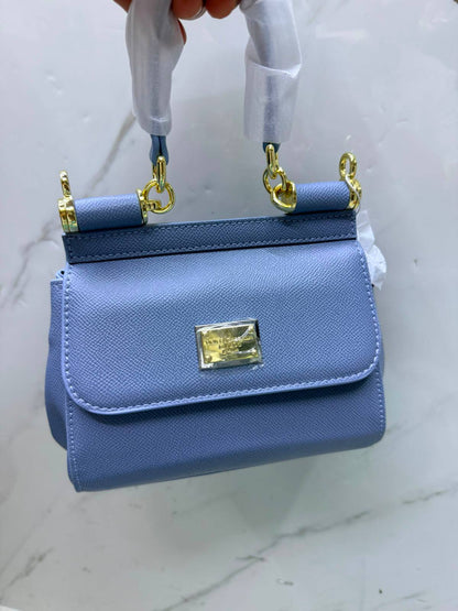 D&G

110 dhs

With box

Zain143
♥️♥️♥️