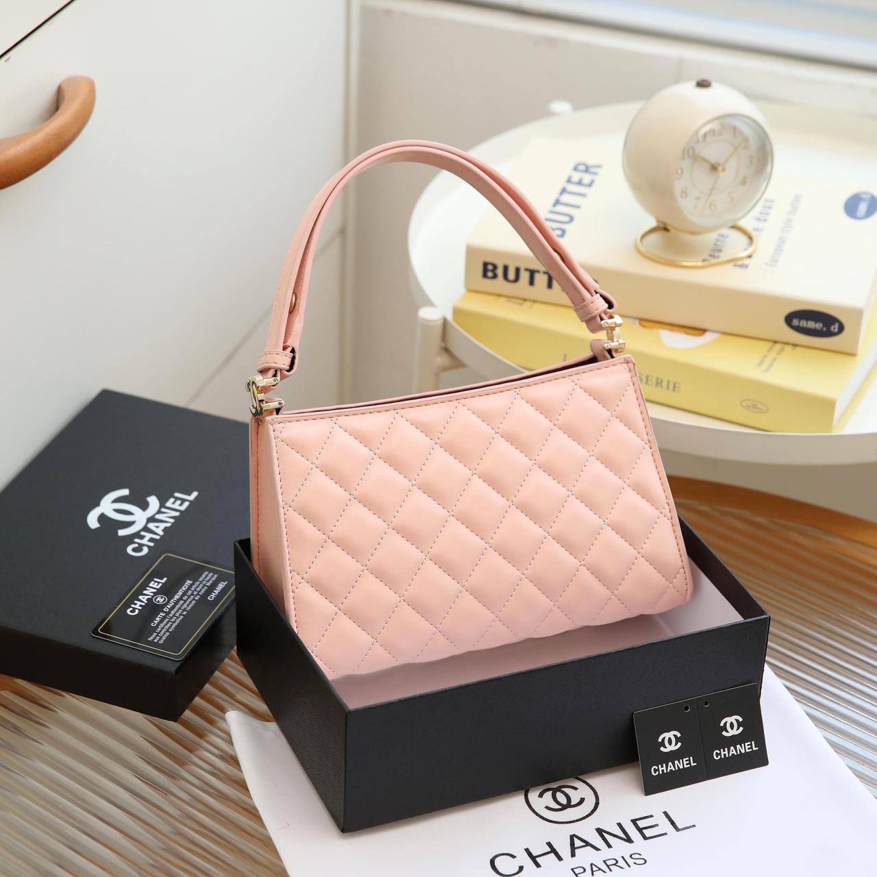 CHANEL sʜᴏᴜʟᴅᴇʀ ʙᴀɢ
ᴄᴀʟғsᴋɪɴ ʟᴇᴀᴛʜᴇʀ ᴍᴀᴛᴇʀɪᴀʟ
ɢᴏʟᴅ ʜᴀʀᴅᴡᴀʀᴇ
sɪᴢᴇ : 23 cm
ᴡɪᴛʜ BOX
🎁🎁🎁

90 dhs✅

Zain31
♥️♥️♥️