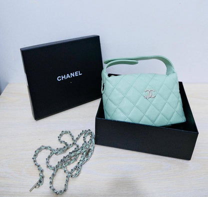 Chanel

95 dhs❤️

with box
🎁🎁🎁

size 21cm

Zain26
♥️♥️♥️