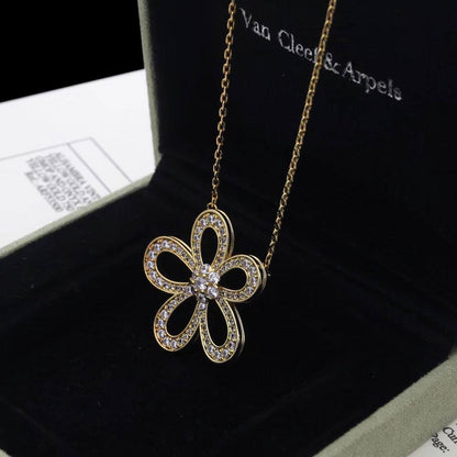 VCA 
LONG NECKLACE
70 DHS🇦🇪🇦🇪
WITH BOX AND PAPER BAG🛍️🎁

Zain89
♥️♥️♥️
