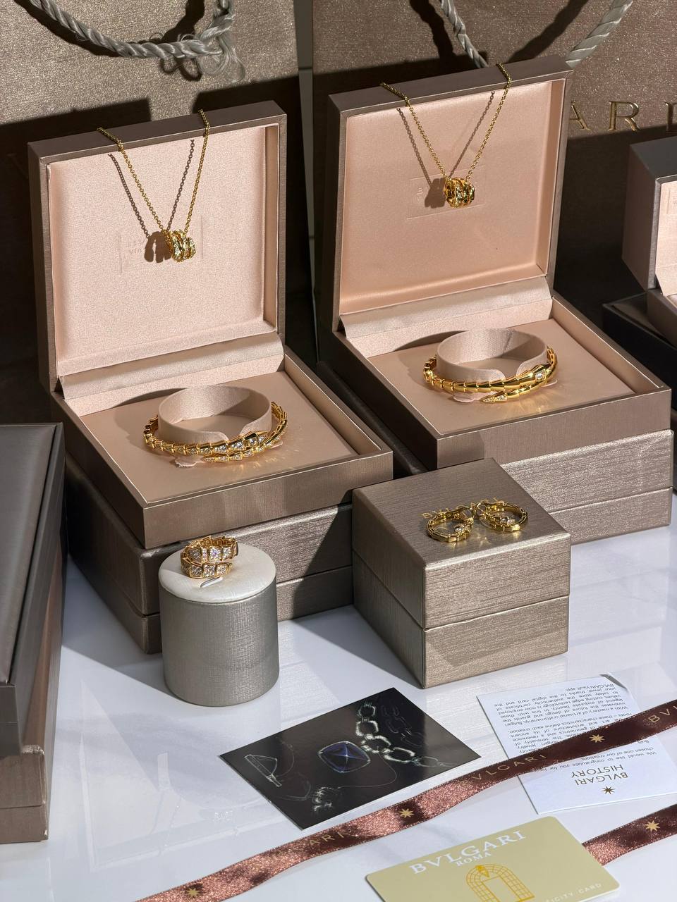 Bvlgari
-:Bracelet 
-:Necklace 
-:Rings 
-:Earring 
 Latest Collection  😍
Quality: Super Master 
Non -Tarnish color
In :-Gold
For Price 👇 WTSP Text Zain 0568585901

Zain268
♥️♥️♥️