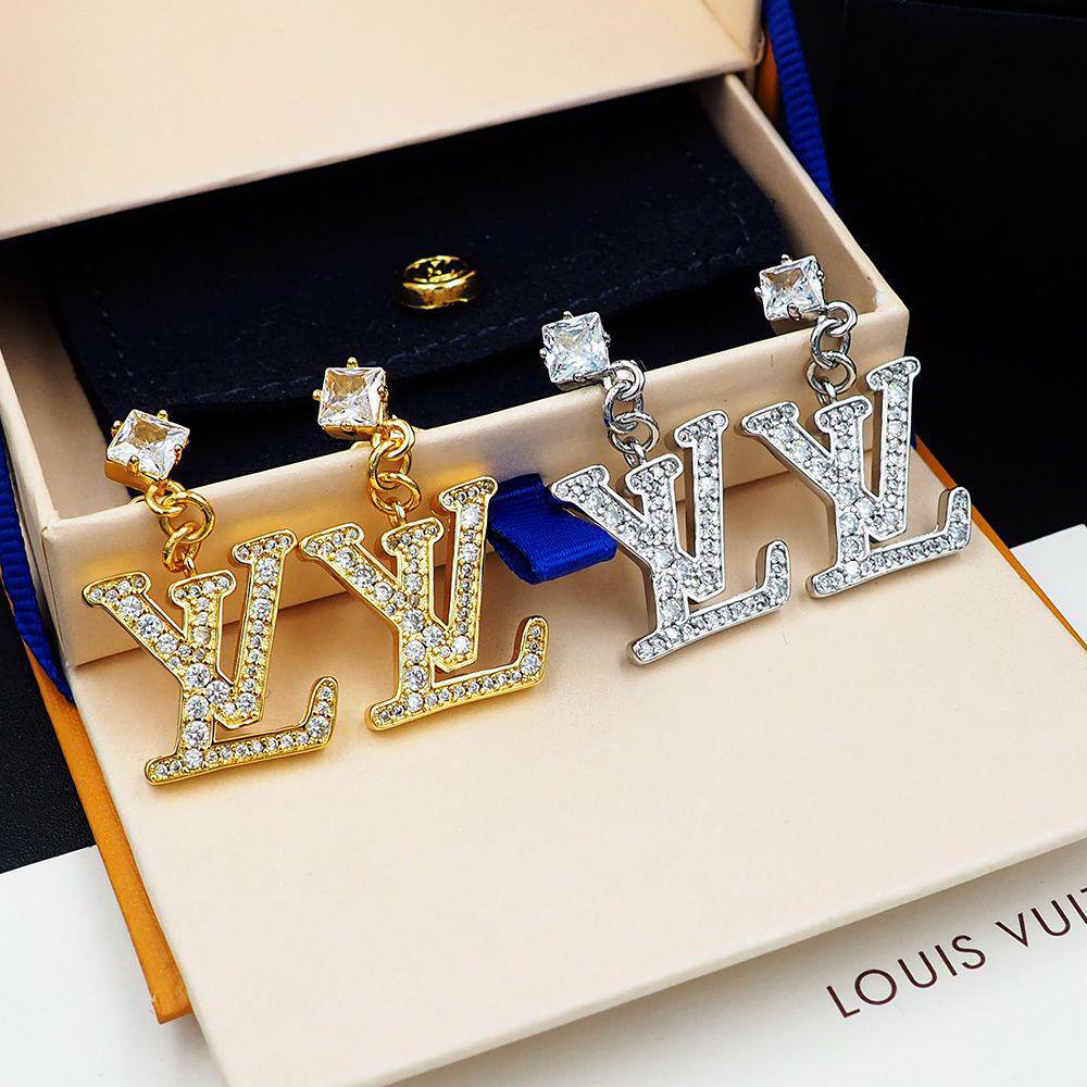 LV SET❤️‍🔥*
Necklace 🦋
Bracelet 🐦‍🔥
Earring ✨
Master quality 💯
With normal boxes 📦 
150 dhs❣️
With master box 🗃️ 
170 dhs❣️

Zain216
♥️♥️♥️