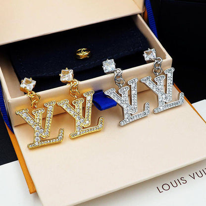 LV SET❤️‍🔥*
Necklace 🦋
Bracelet 🐦‍🔥
Earring ✨
Master quality 💯
With normal boxes 📦 
150 dhs❣️
With master box 🗃️ 
170 dhs❣️

Zain216
♥️♥️♥️