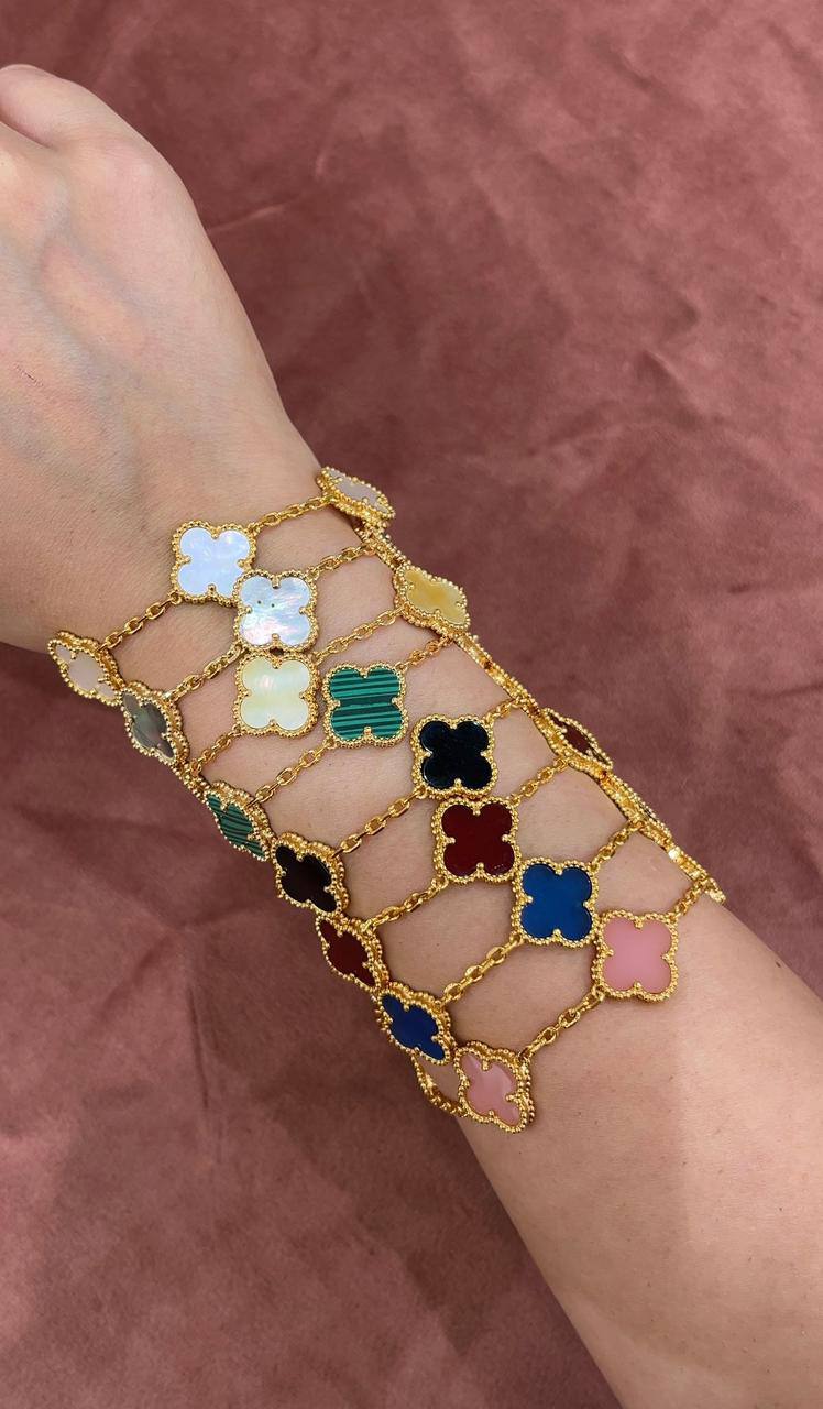 VCA ❤️‍🔥*
Bracelet 🐦‍🔥
Super master quality 💯
With normal boxes 📦 
65 dhs🪙💚
With master box 🗃️ 
110 dhs🪙💚

Zain216
♥️♥️♥️