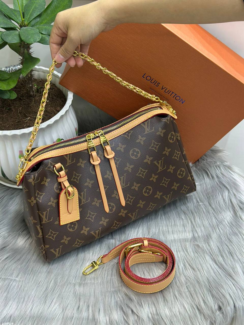 LV
SIZE  ……… 31CM 

115 dhs✅

with BOX 
🎁🎁🎁

Zain244
♥️♥️♥️