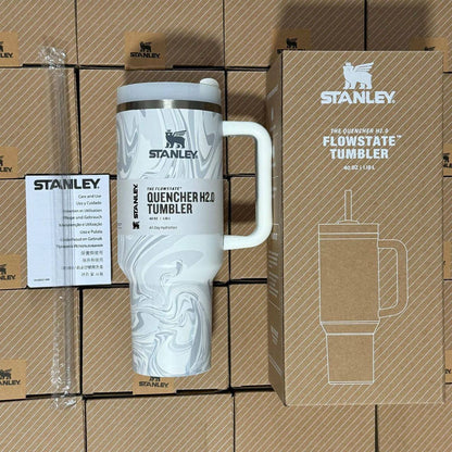 Stanley Coffee vacuum Cup 
Normal Quality 
Size ： 27 * 10 cm
60 dhs🪙💚
with box 🎁

Zain115
♥️♥️♥️