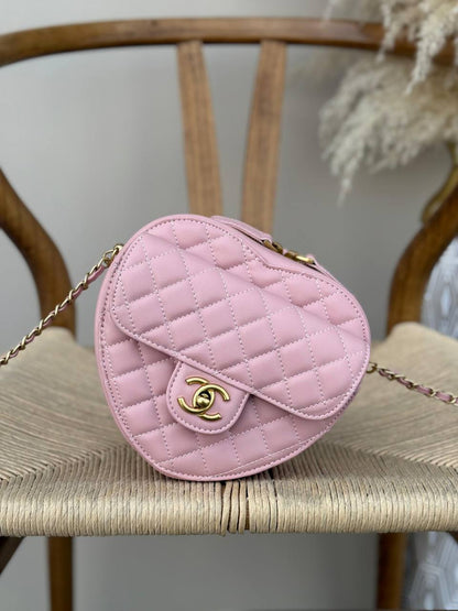 CHANEL
19cm
340 dhs🇦🇪
Top quality 
With box🎁

Zain167
♥️♥️♥️