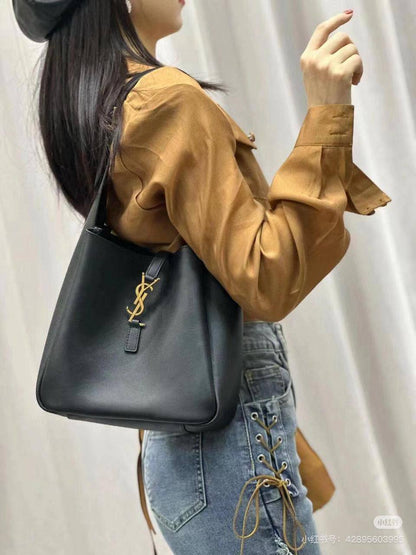 YSL 
GOOD QUALITY  
80 dhs✅

Zain39
♥️♥️♥️