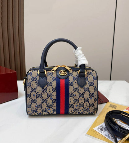 GUCCI 
COPY ONE 
 WITH BOX 🎁🎁🎁

180 dhs✅

Zain295
♥️♥️♥️