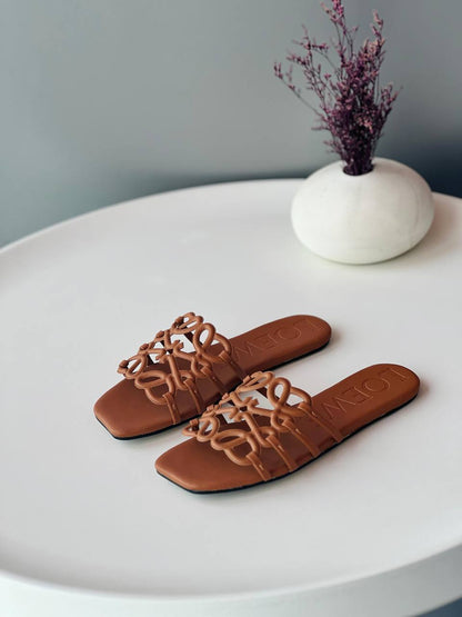 LOEWE 🧡🖤
Size 36_41
Super high quality* 
400 dhs💓

Zain176
♥️♥️♥️