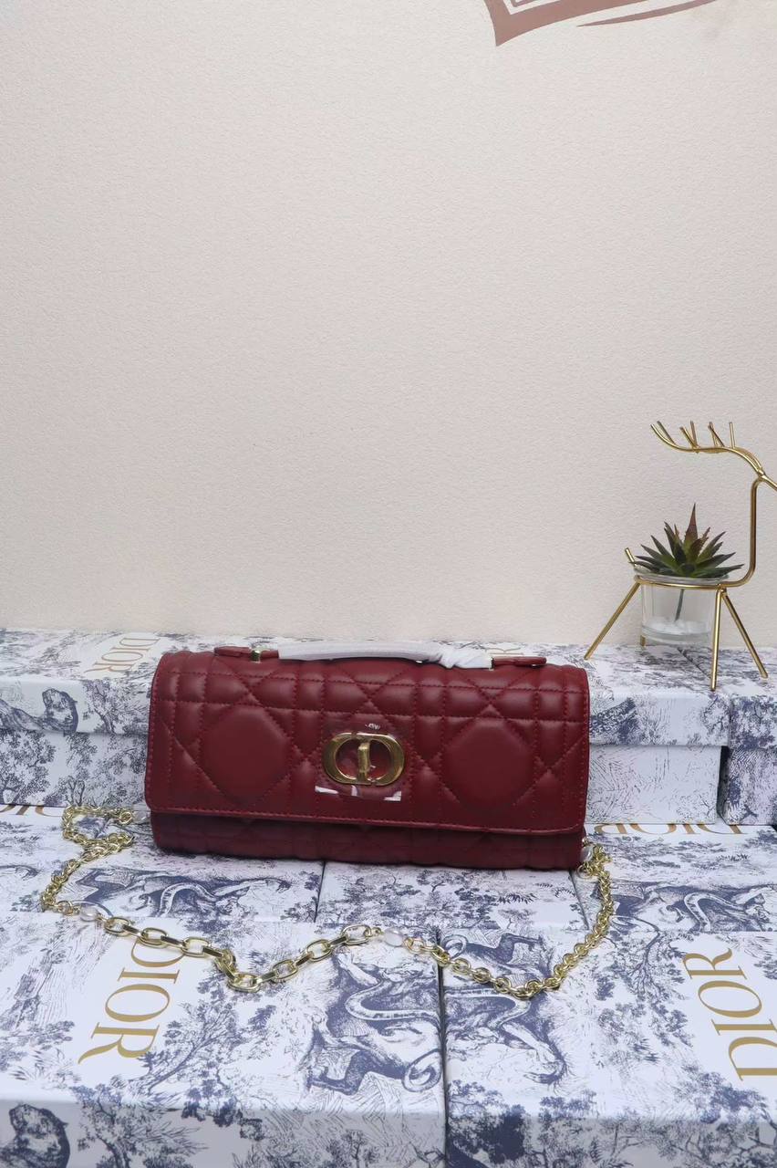 Dior
withbox 
100 dhs🇦🇪🇦🇪

Zain143
♥️♥️♥️