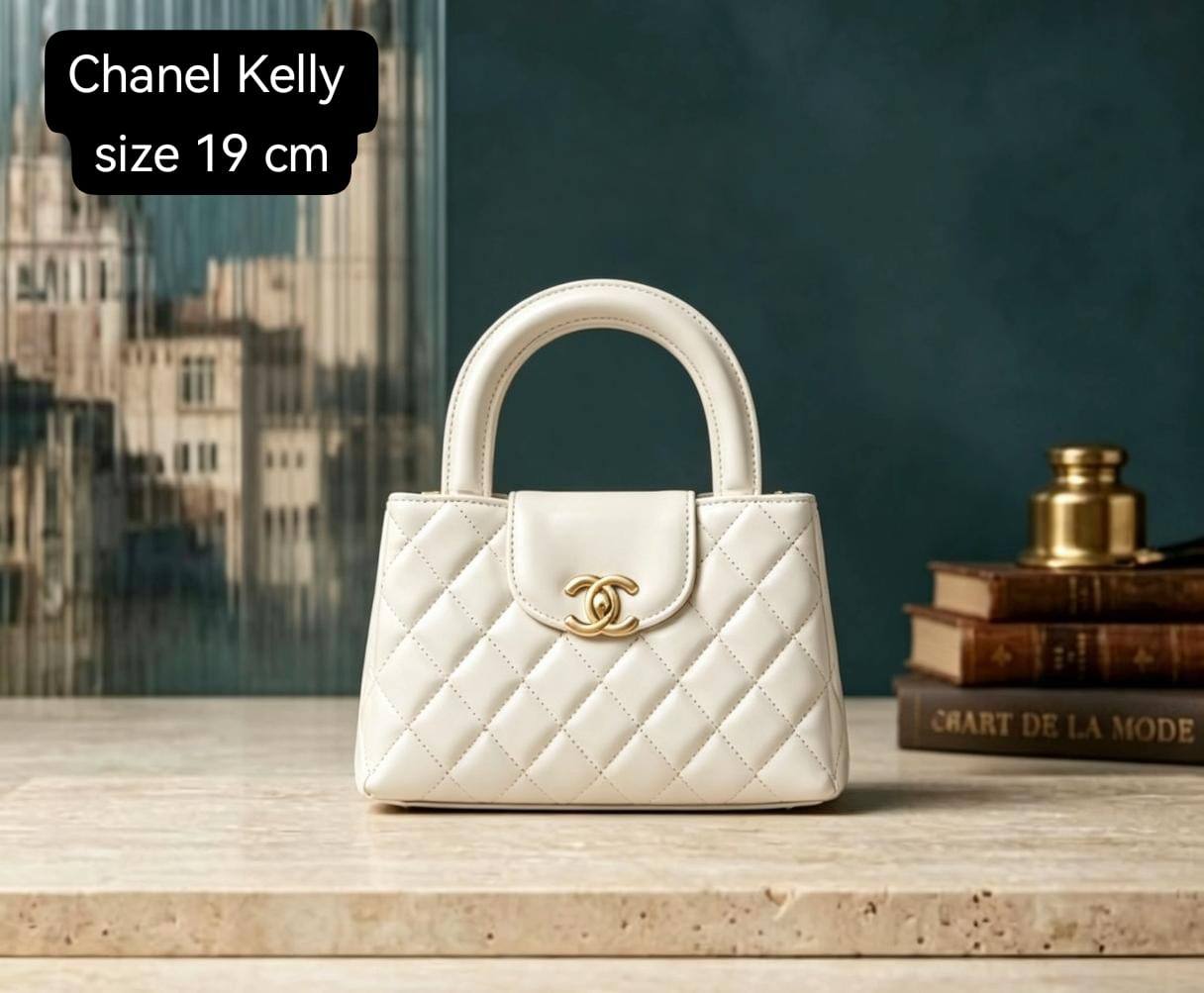 Chanel
100 dhs✅
Chanel Kelly 
size 19 cm

Zain07
♥️♥️♥️