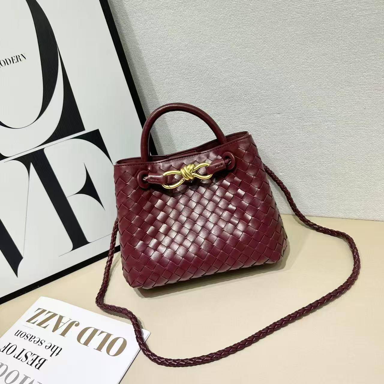 Bottega

withbox 
🎁🎁🎁
105 dhs🪙💕

Zain143
♥️♥️♥️