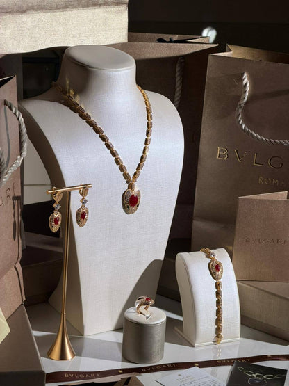 BVlGARI
New Collection 😍
Quality: Super Master 
Non -Tarnish color
For Price 👇 WTSP Text Zain 0568585901

Zain268
♥️♥️♥️