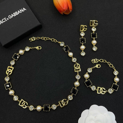 D&G set* 💐
Necklace 
Earrings 
Bracelet 
Master Quality ☘️

*170* AED normal box 📦

Zain48
♥️♥️♥️