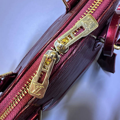 YSL 
COPY ONE NEW CAME BIG SIZE 

150 dhs🪙🌨️

Zain39
♥️♥️♥️