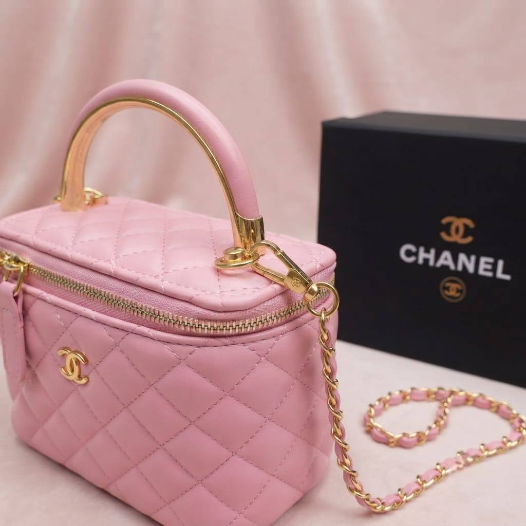 Chanel ᴠᴀɴɪᴛʏ
ᴛᴏᴘ ʜᴀɴᴅʟᴇ ʙᴀɢ
ǫᴜɪʟᴛᴇᴅ ʟᴀᴍʙsᴋɪɴ ᴍᴀᴛᴇʀɪᴀʟ
ɢᴏʟᴅ ʜᴀʀᴅᴡᴀʀᴇ
ᴡɪᴛʜ ʙᴀʟʟ ᴀᴅᴊᴜsᴛᴀʙʟᴇ
ᴄʜᴀɪɴ ʟᴇᴀᴛʜᴇʀ sᴛʀᴀᴘ
sɪᴢᴇ : 18 cm
ᴡɪᴛʜ BOX

80 dhs✅

Zain31
♥️♥️♥️