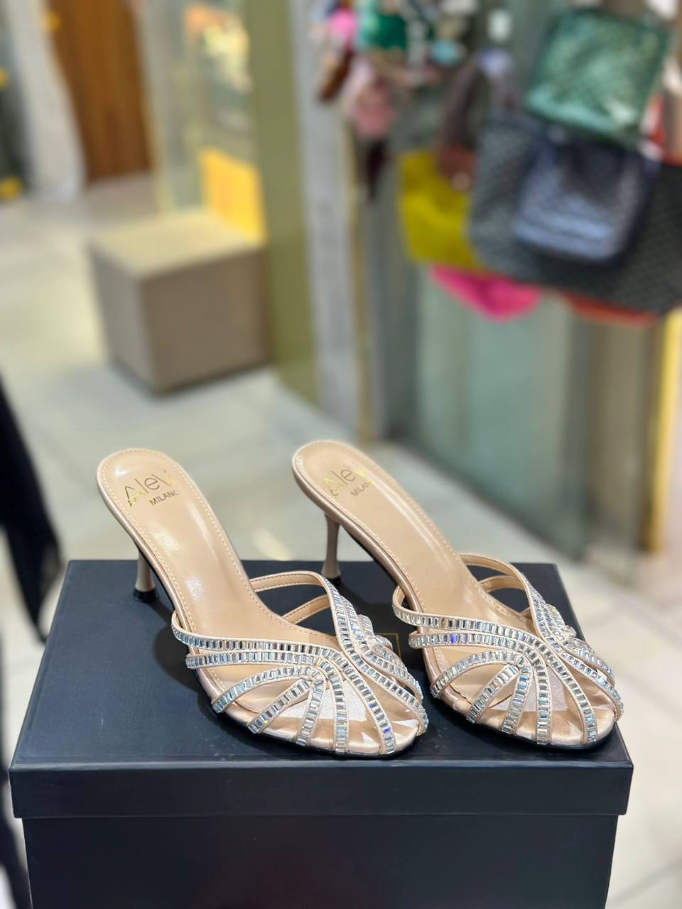 Alevi Milano 
Size 36 to 41 
120 dhs✅

Zain146
♥️♥️♥️