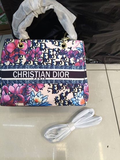 Dior

100 dhs✅    36cm
110 dhs✅   41cm

Zain26
♥️♥️♥️