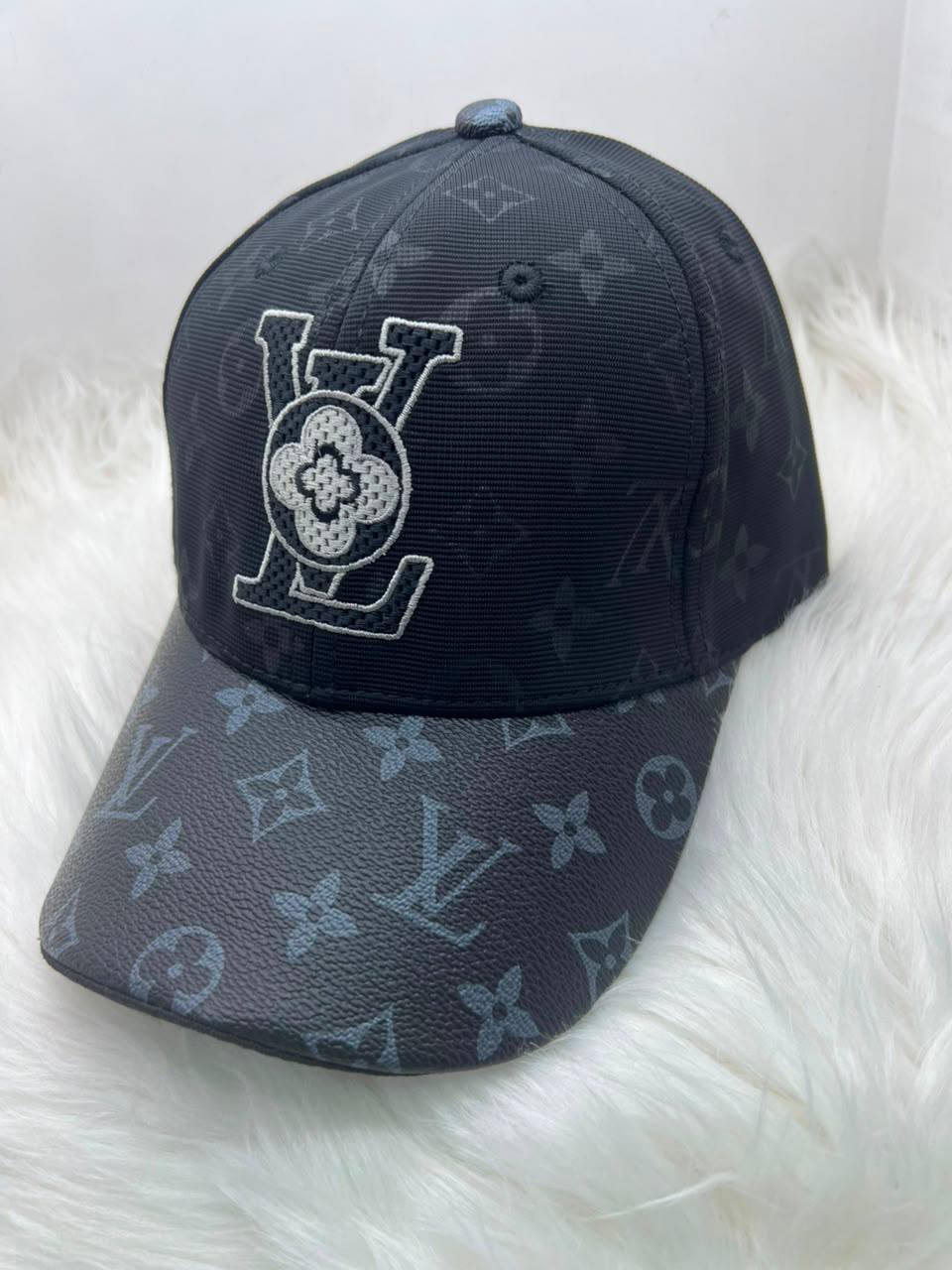 Caps
35 dhs✅

Zain182
♥️♥️♥️