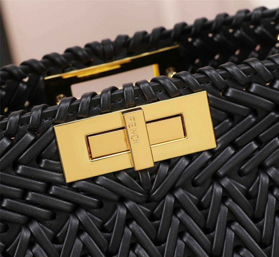 FENDI COPY ONE NEW CAME 
210 dhs🇦🇪🇦🇪

Zain295
♥️♥️♥️