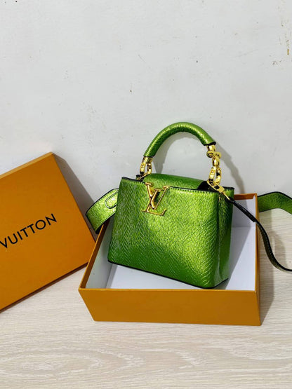 LV

105 dhs🪙🌨️
with box
🎁🎁🎁

size 20cm

Zain26
♥️♥️♥️