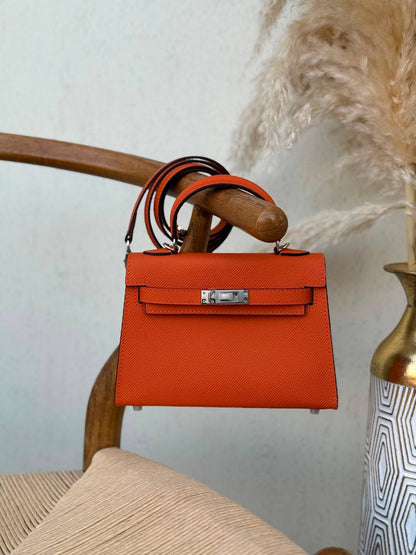 HERMES
19cm
340 dhs🇦🇪🇦🇪
Top quality 
With box🎁

Zain167
♥️♥️♥️