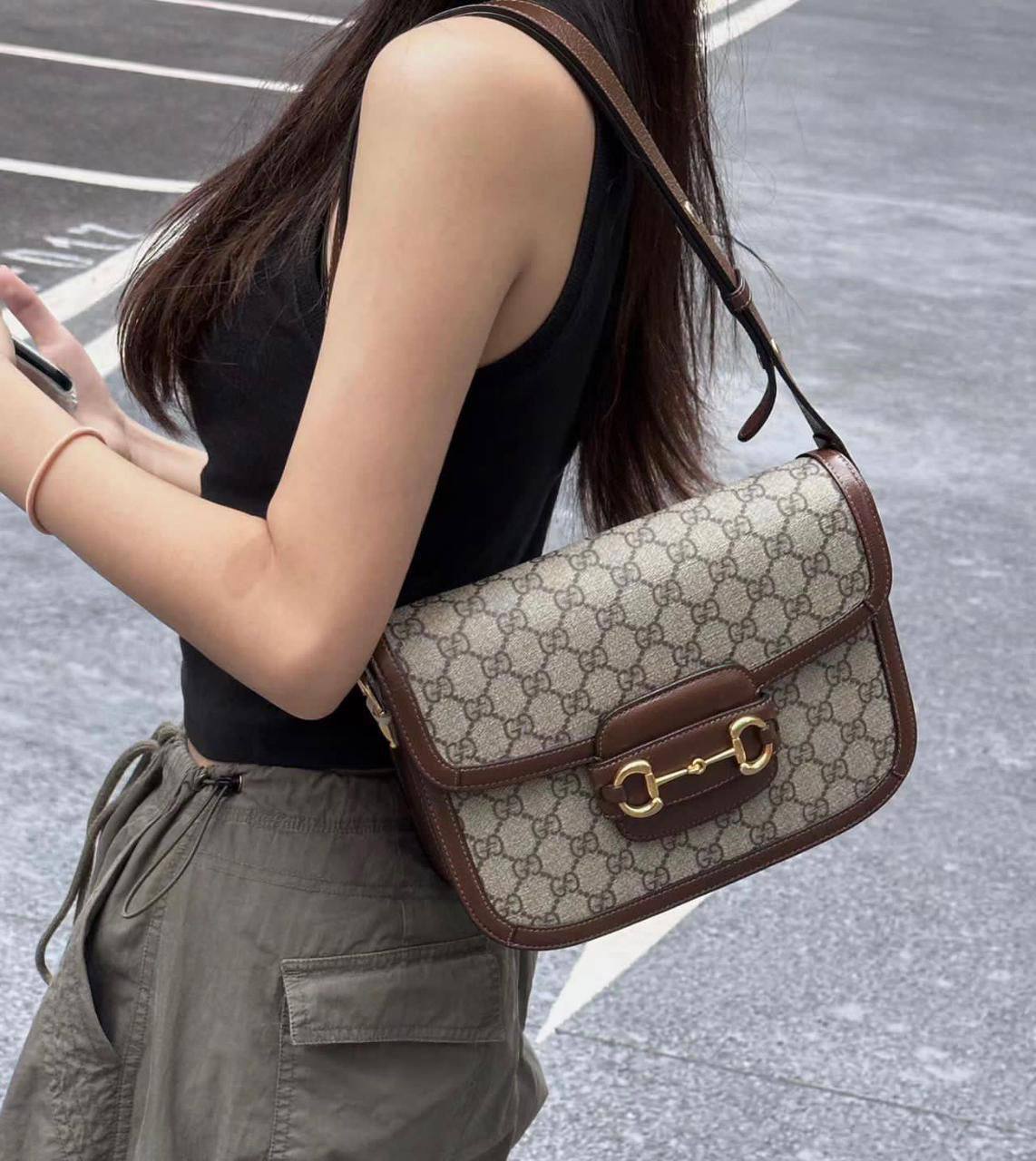 Gucci

90 dhs❤️

With box
🎁🎁🎁

25 cm

Zain219
♥️♥️♥️
