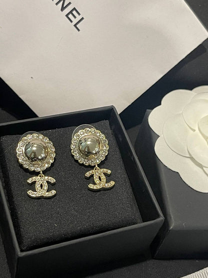 MASTER EARRING
70 dhs🪙🖤

WITH BOX AND PAPER BAG
🎁🎁🎁

Zain89
♥️♥️♥️