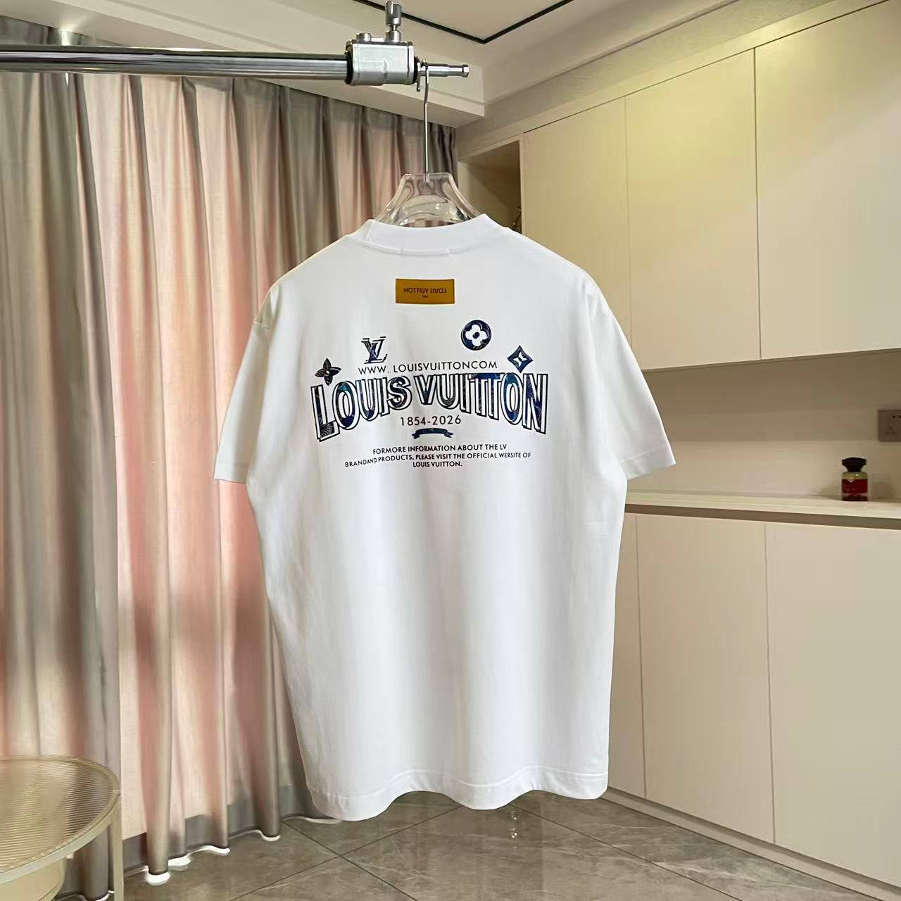 NEW LOUIS VUITTON
*♕ 𝐒𝐔𝐏𝐄𝐑 𝐌𝐀𝐒𝐓𝐄𝐑 ♕*
SIZE: S,M,L,XL,XXL
260 dhs✅

Zain227
♥️♥️♥️