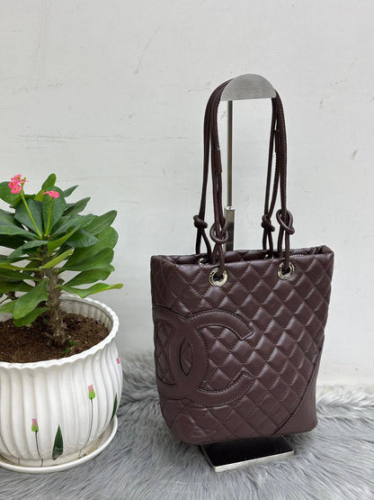 CHANEL
SIZE ….20CM (high 25CM)🥰
90 dhs🌺

Zain244
♥️♥️♥️