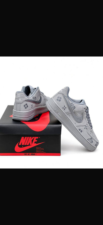 Nike

40 to 44
100 dhs🇦🇪🇦🇪

Zain27
♥️♥️♥️