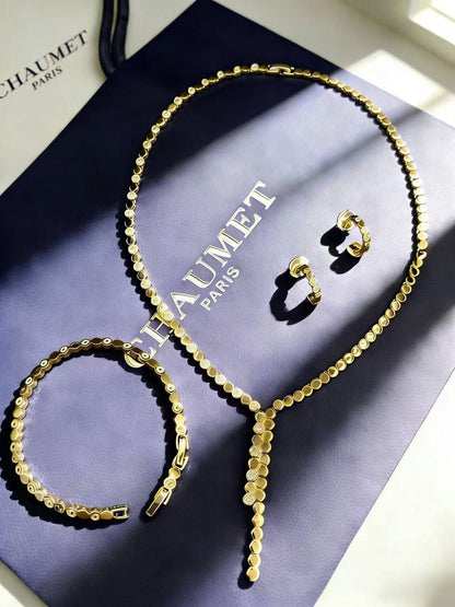 CHAUMET MASTER💫✨
NECKLACE BRACELET EARRINGS WITH BOX AND PAPER BAG 
230 DHS🇦🇪🛍️🎁

Zain89
♥️♥️♥️